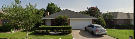 Building Photo - 2019 Chalfont Dr