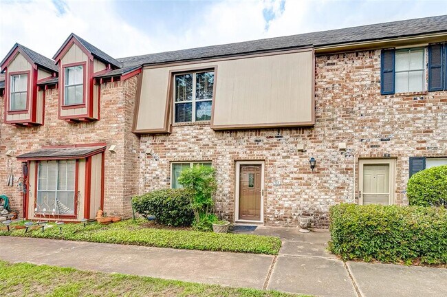 Foto del edificio - 14723 Barryknoll Ln