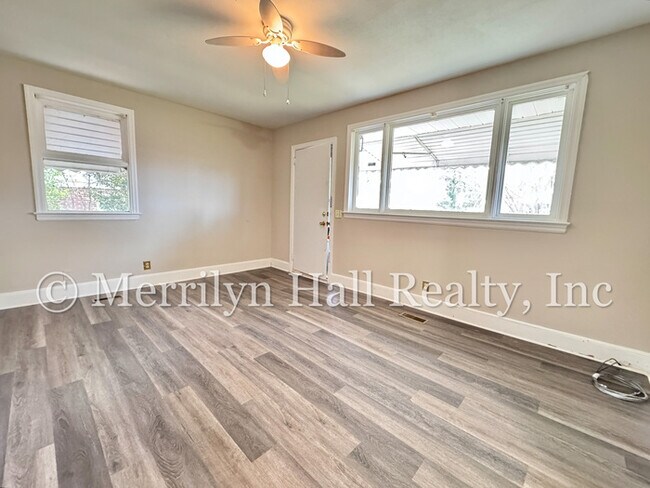 Building Photo - Freshly Updated 2BR Bungalow | New LVP Floors | Fenced Yard | Quiet Street