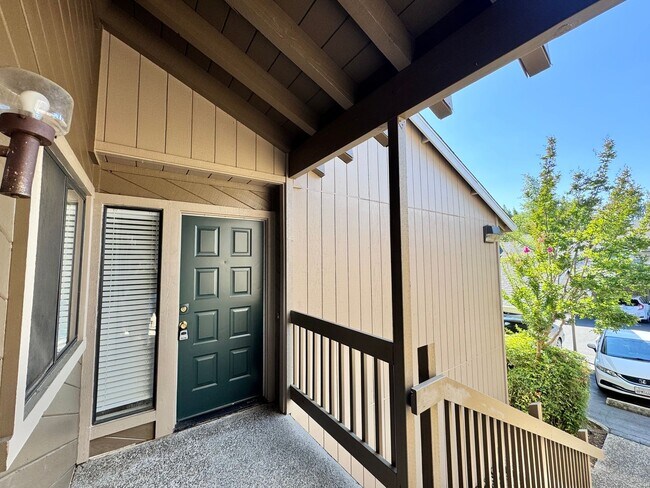 Foto del edificio - Cozy upstairs Condo in Auburn. Pets welcome!!