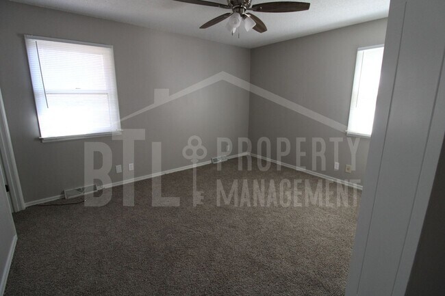 Foto del edificio - 140 Dandelion Ct