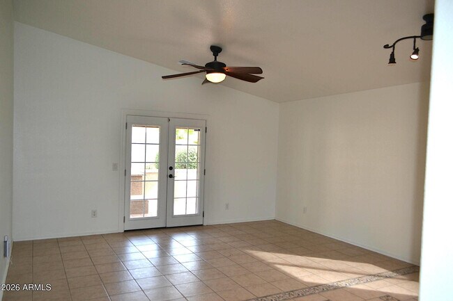 Foto del edificio - 1949 S Silver Dr