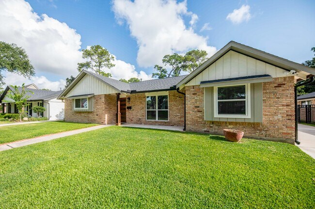 Foto del edificio - 926 Chantilly Ln