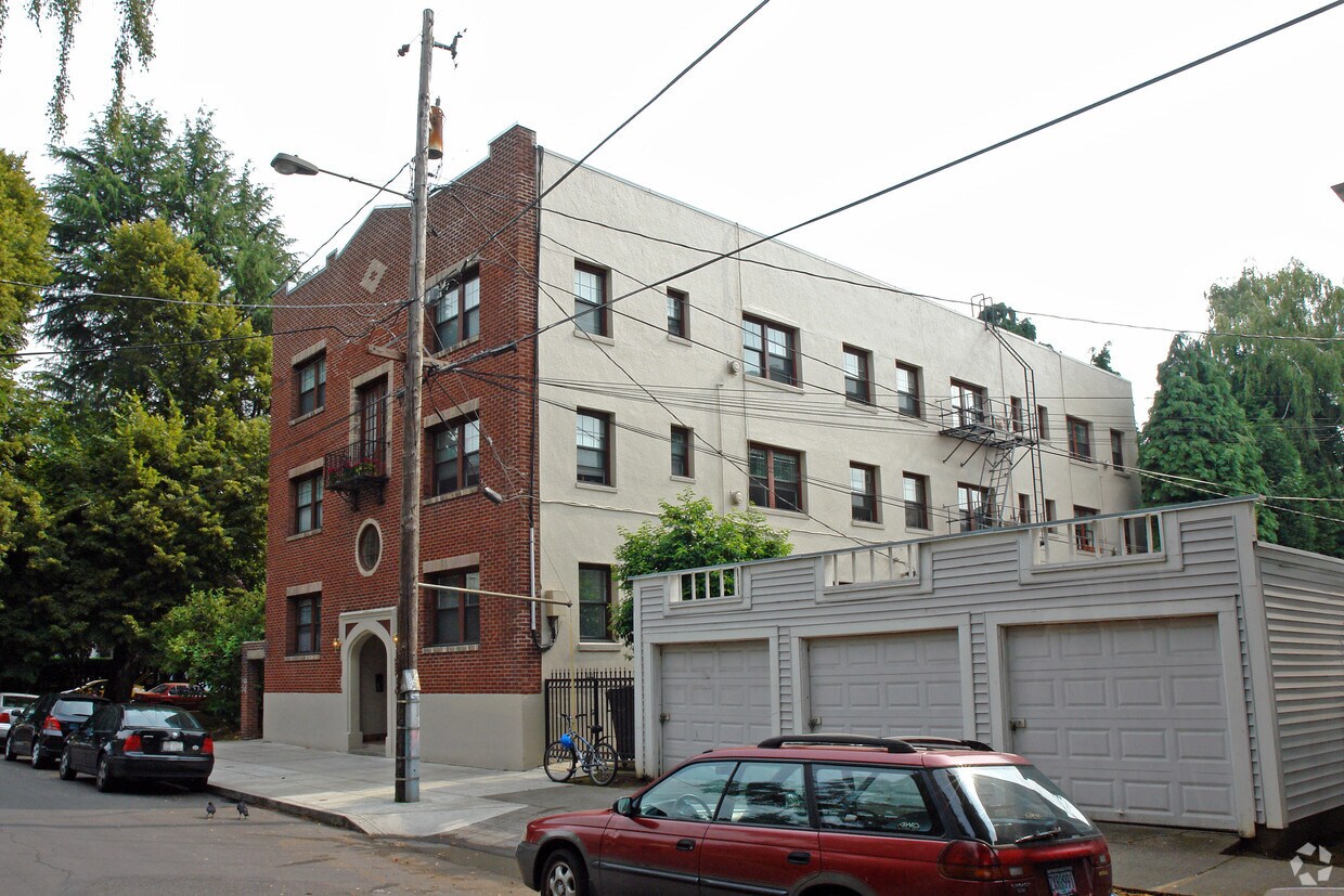 Primary Photo - 816 SE 29th Ave