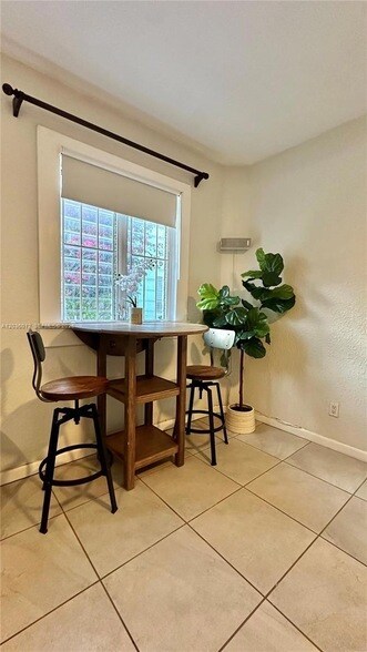 Foto del edificio - 842 Meridian Ave