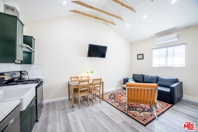 Building Photo - 10527 Bianca Ave