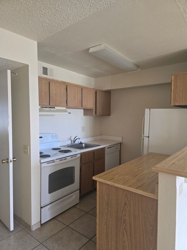 Foto del edificio - 3525 E 3rd St