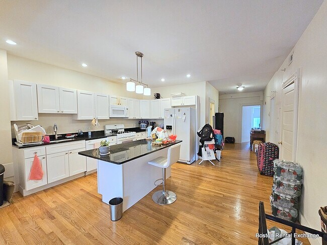 Building Photo - 247 Walden St
