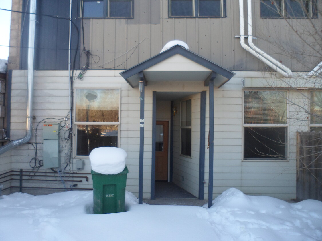 Primary Photo - 17 W Mill St