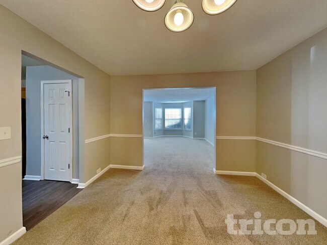 Foto del edificio - 2023 Reflective Waters Rd