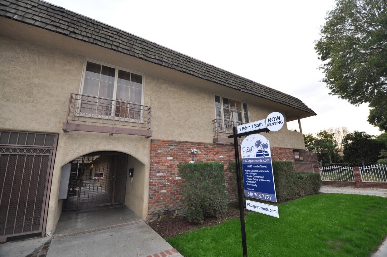 Foto principal - 14120 Hamlin St