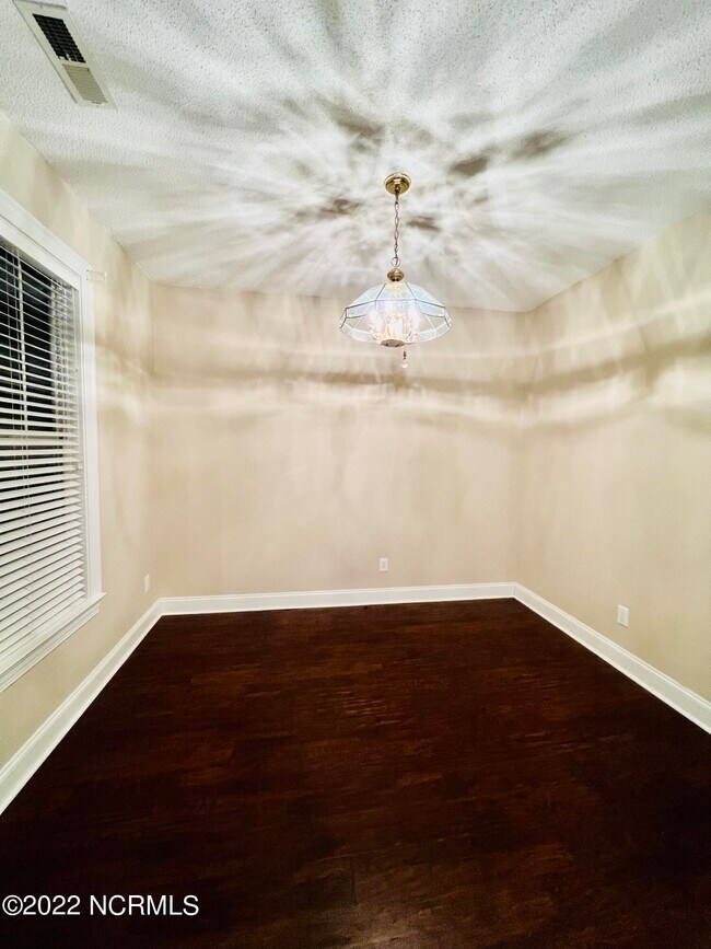Building Photo - 3600 Willow Run Dr
