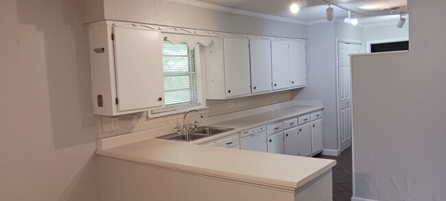 Foto del edificio - ****JUST REDUCED*****1008 Tyler Drive Tupe...