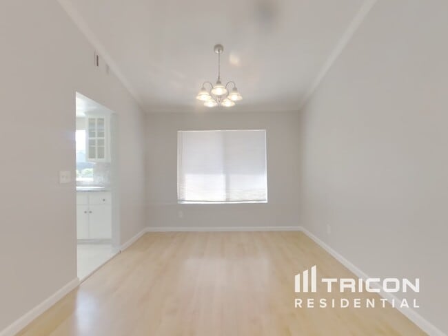 Foto del edificio - 9027 Warm Springs Cir