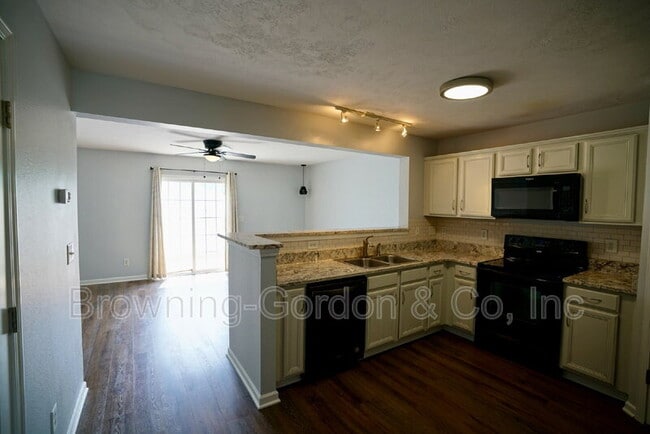 Building Photo - 1731 Red Jacket Dr