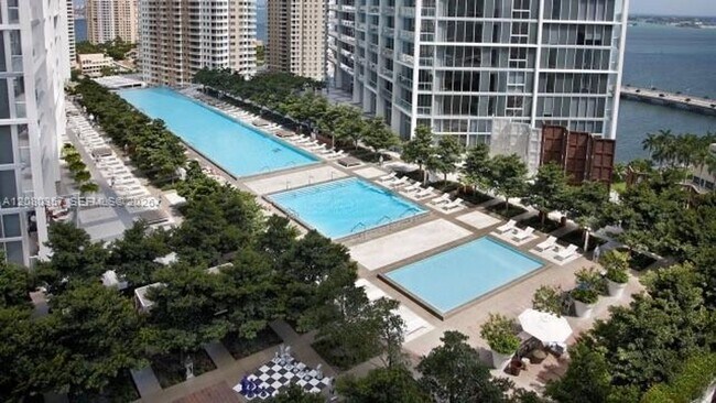 Building Photo - 485 Brickell Ave