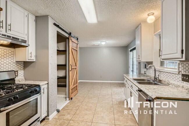 Foto del edificio - 3416 Tulip Ln