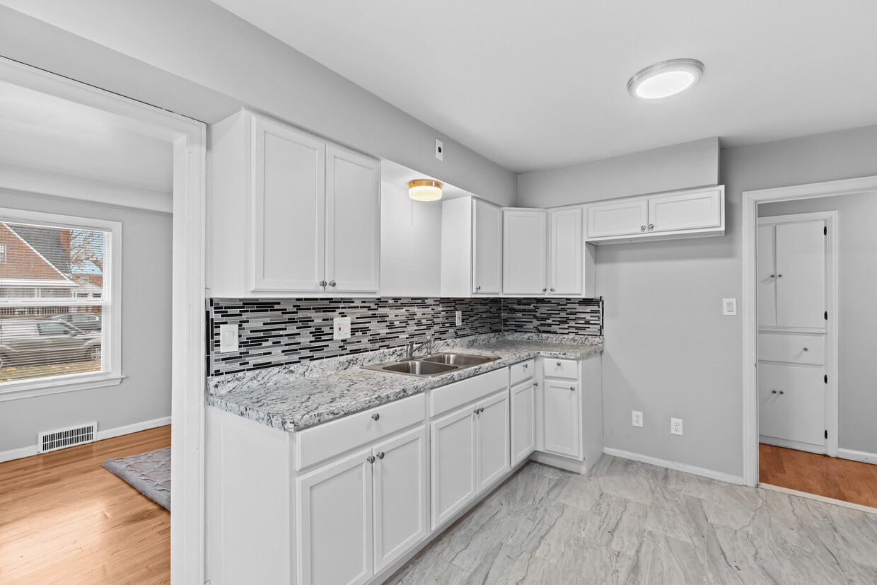 Foto principal - 5566 Haverhill St