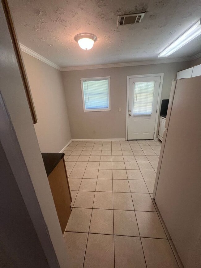 Building Photo - 4690 Cook Dr