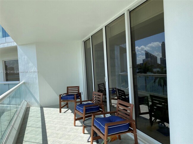 Foto del edificio - 2600 E Island Blvd