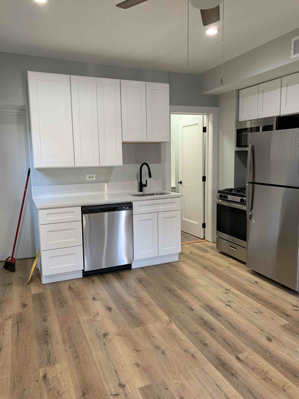 Photo - 3729 N Kenmore Ave Apartment