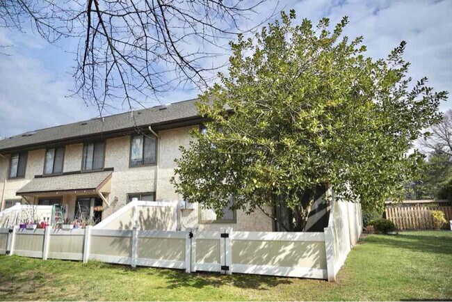 Foto del edificio - 72 Hampshire Dr