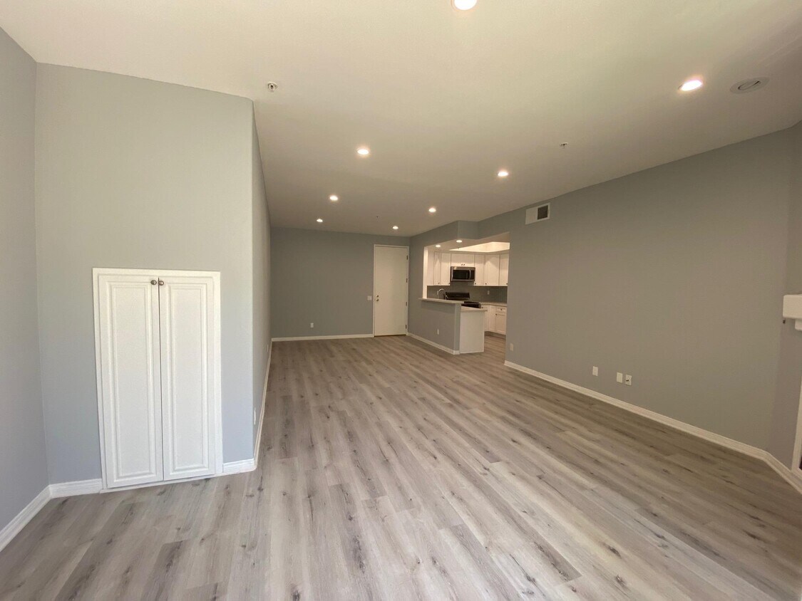 16940 Chatsworth St Unit 210, Granada Hills, CA 91344 Condo for Rent