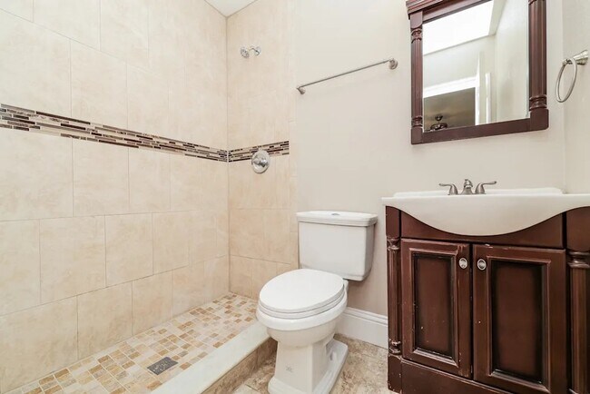 Foto del edificio - 3704 N Clearfield Ave
