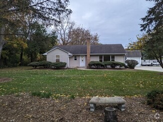Building Photo - 2709 Crystal Lake Rd