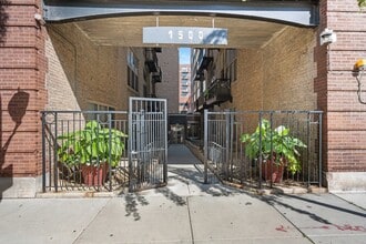 Building Photo - 1500 W Monroe St