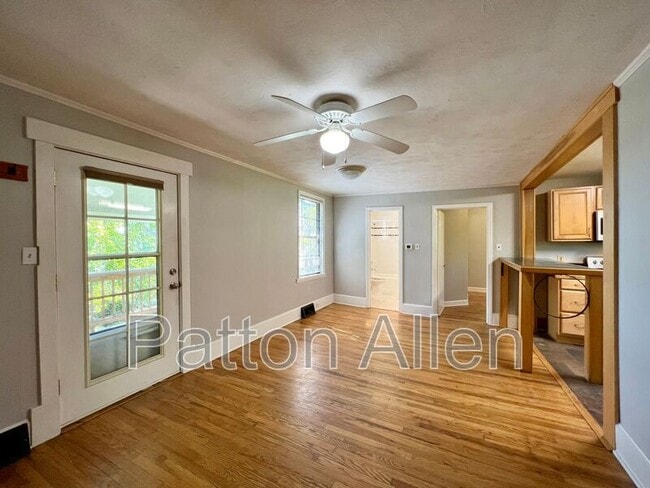 Building Photo - 5 Shady Cove Ln