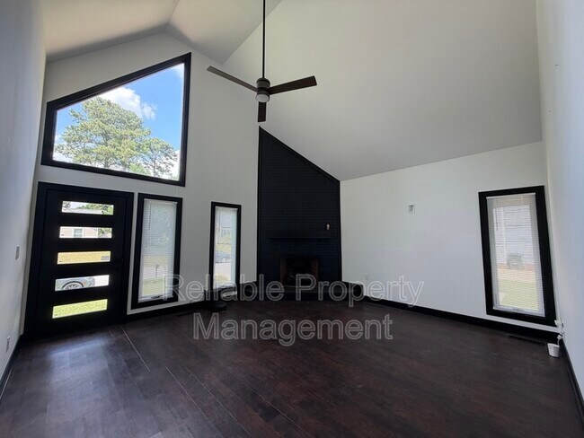 Foto del edificio - 100 Longneedle Ct