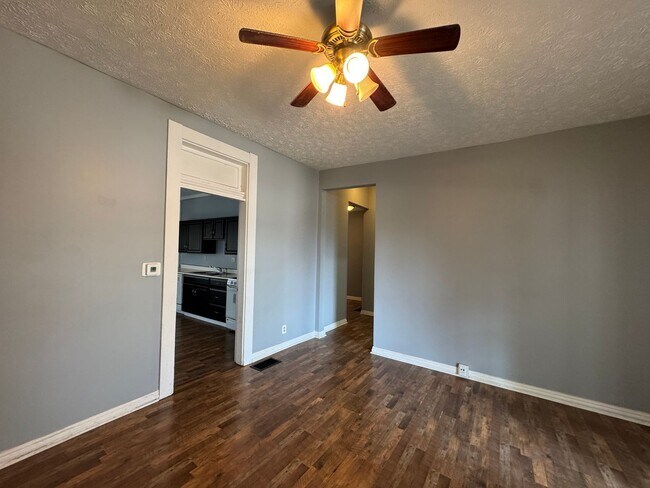 Foto del edificio - Bates Hendricks 3 Bedroom 2 Bath