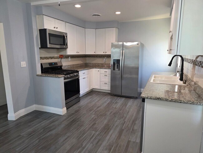 Foto del edificio - 6305 Almond Dr