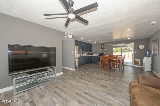 Building Photo - 13052 N 40th Pl