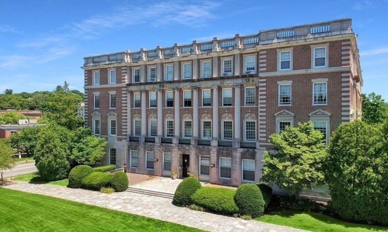 Foto principal - AVAILABLE July 1st, 2025! This Opportunity...