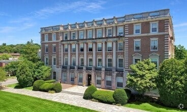 Building Photo - 16 Balmoral St