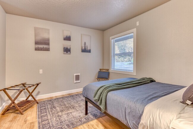 Building Photo - 65500 E Oregon St