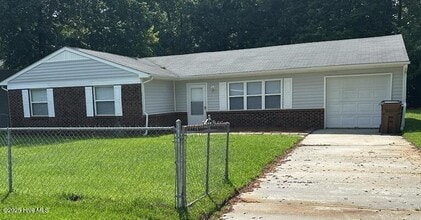 Building Photo - 502 Thyme Ct