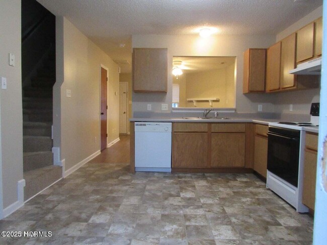 Building Photo - 949 W Pueblo Dr