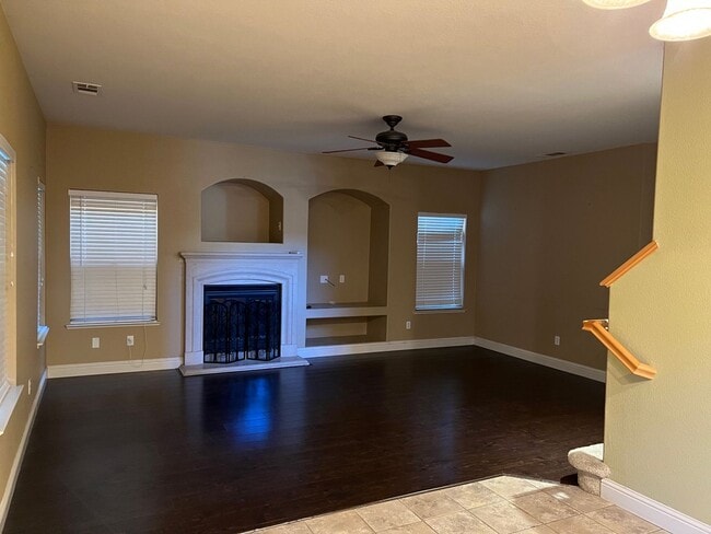 Building Photo - Spectacular 2 Story Home: 2 Weeks Free Rent