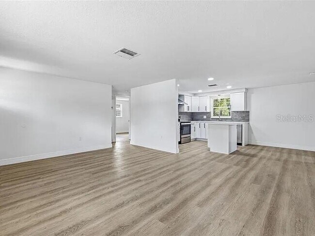 Building Photo - 39252 Heights Ave