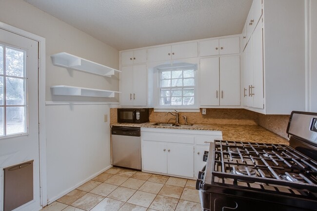 Building Photo - Pre-Leasing for July!