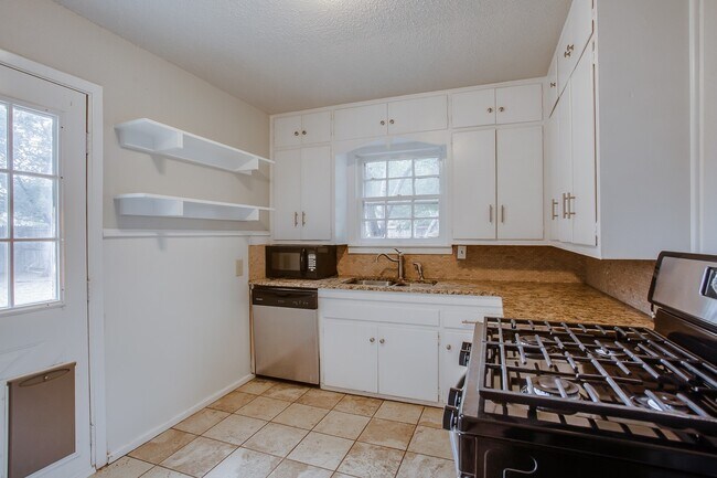 Foto del edificio - Pre-Leasing for July!