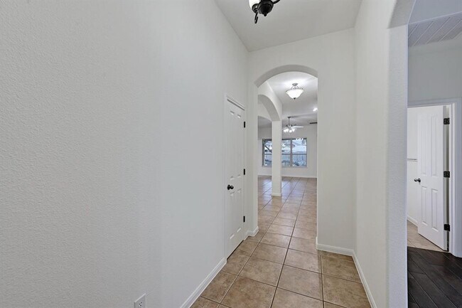 Building Photo - 5020 Bluestar Dr