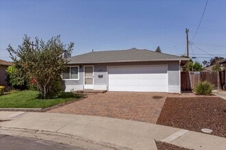 Building Photo - 749 Santa Christina Ct