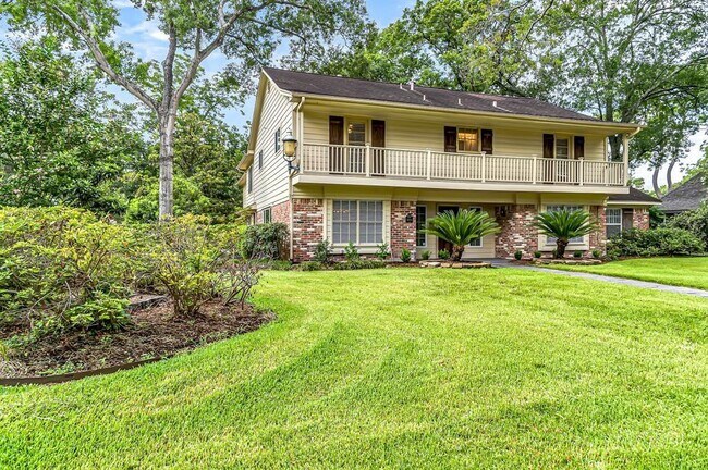 Building Photo - 12703 Pebblebrook Dr