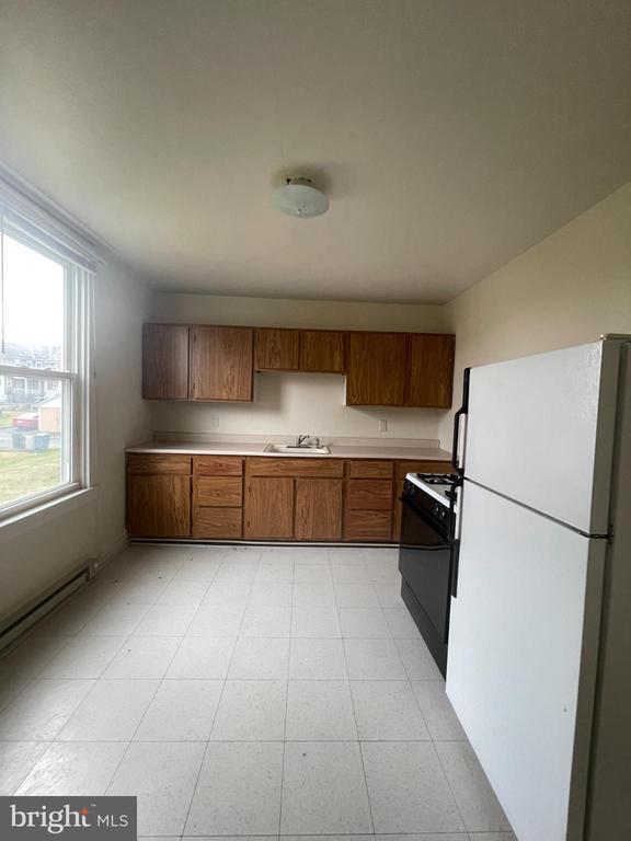 Foto del edificio - 452 W 1st St