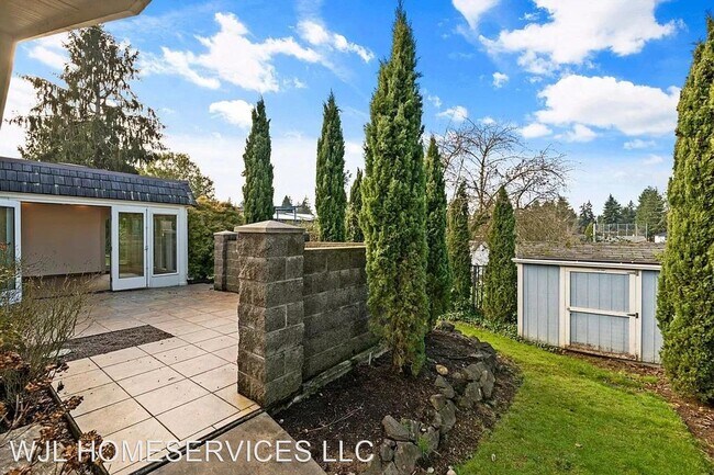 Building Photo - 5 br, 3 bath House - 901 144th Pl SE