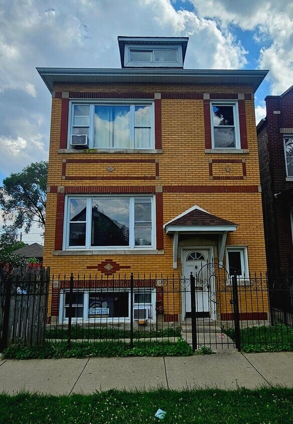Foto principal - 2441 W 46th Pl